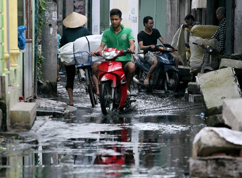 l&agrave;ng[-]kh&ocirc;ng[-]mưa[-]cũng[-]lụt